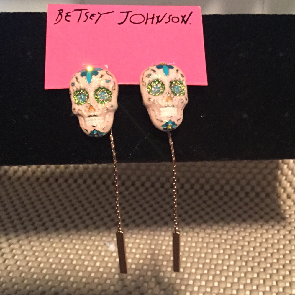 💕$15 SALE Betsey Johnson Bling Skulls